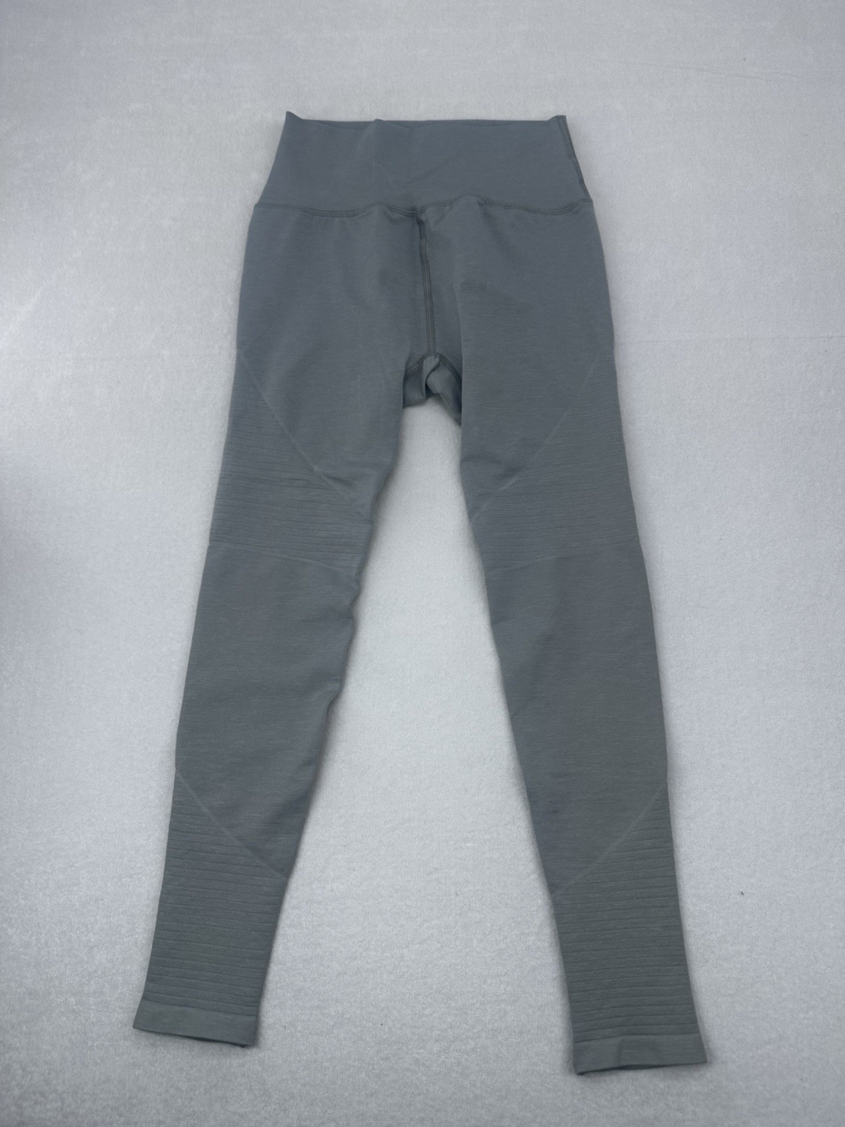 Alphalete Women’s Aero Seamless Leggings  Size Large  Gray
