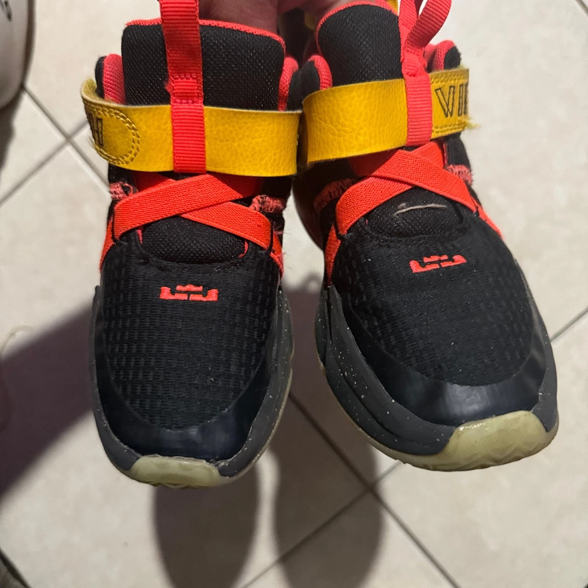 Nike LeBron Soldier 11 Men display picture 2