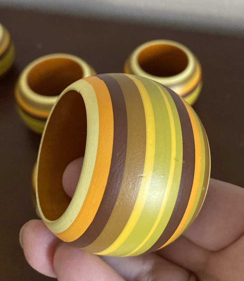 Juego de 4 servilleteros coloridos de varias rayas estilo bohemio Foto 2 de 4