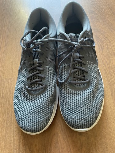 nike cross trainer sneakers