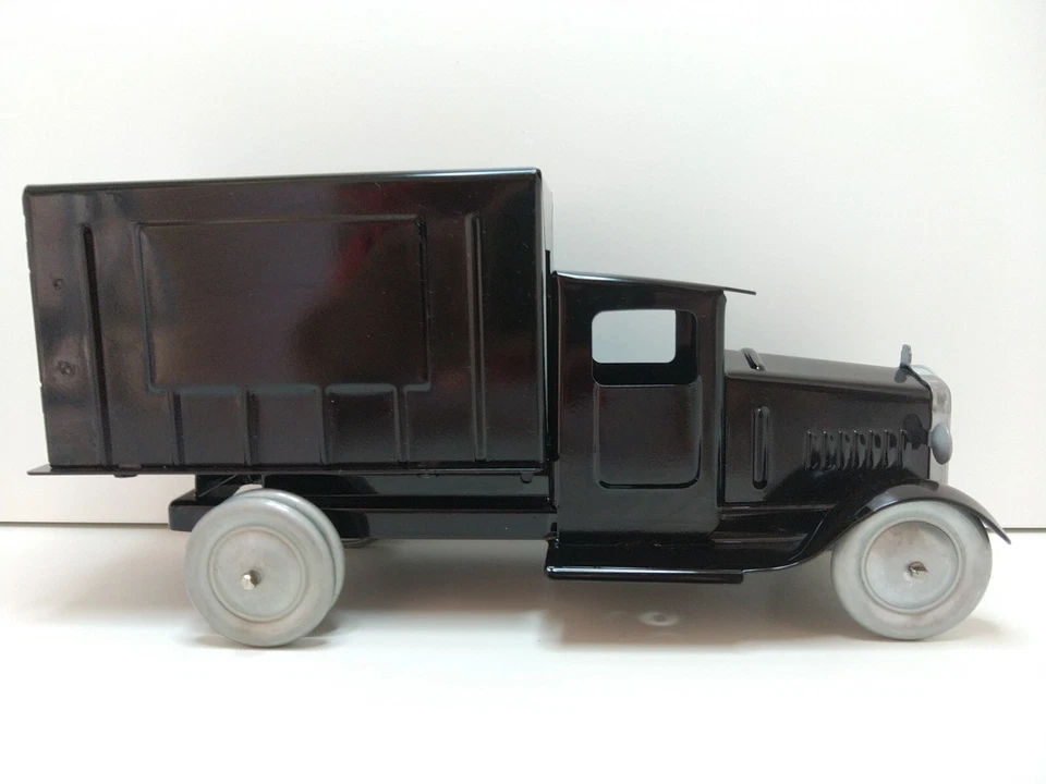 SpecCast Collectibles - Camion de livraison noir 1/20e en tôle - Photo 2/4