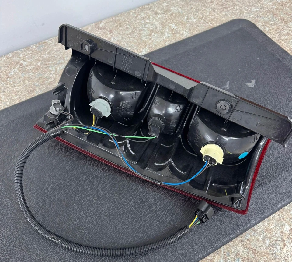 Luz trasera izquierda para conductor Chevy Tahoe 2007-2014 Foto 2 de 4