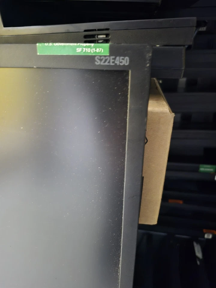 Samsung S22E450BW 22" WSXGA DVI VGA Widescreen Monitor(no stand or cables) - Image 2 of 4