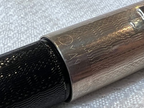 Omas Italy S2001 Rolling Ball Point Pen Guilloché Barrel W/ Sterling Silver Cap - 第 16/17 張圖片