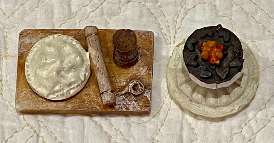 VINTAGE Miniatures x2 Bakery Cake Pie Tray Pastry Shop Cafe Baking 2cm/4.5cm - Image 3 of 4