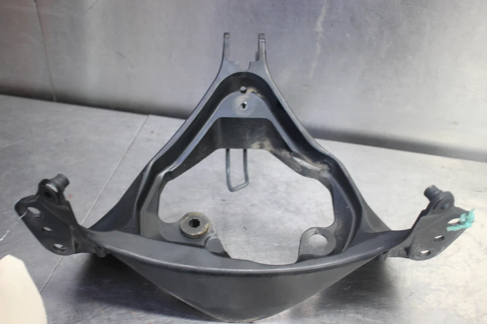 08-09 Suzuki GSXR 600 Main Upper Fairing Stay Bracket Foto 2 de 4