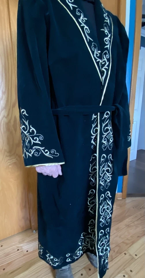 Auténtico Shapan/Chapan kazajo con un precioso bordado dorado de Takiya y Kalpak Foto 3 de 4