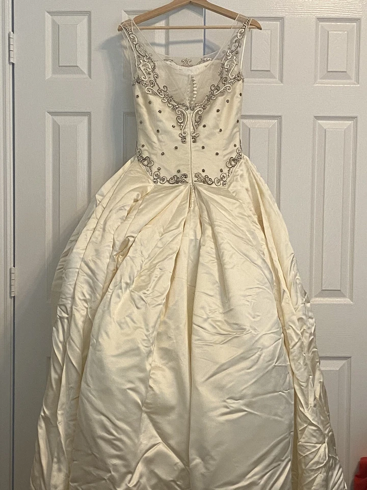 Vestido de novia princesa REEM ACRA marfil NY bordado talla 6 pequeño para 5 pies Foto 4 de 4