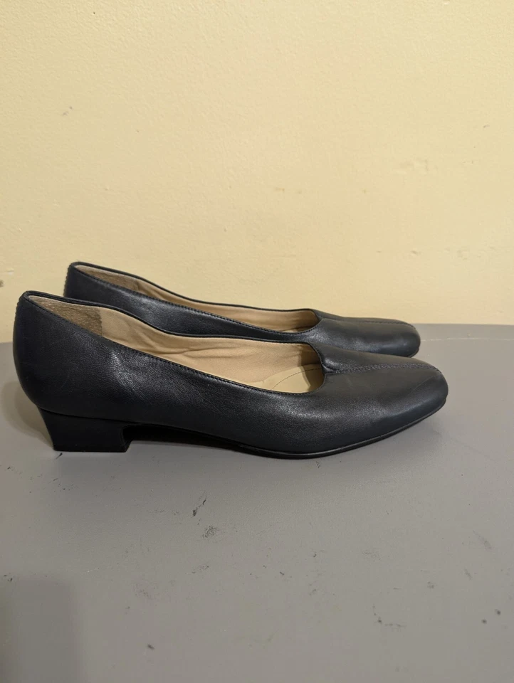 TROTTERS Doris Women's Size 11N Black Leather Low Heel Pump - Image 2 of 4