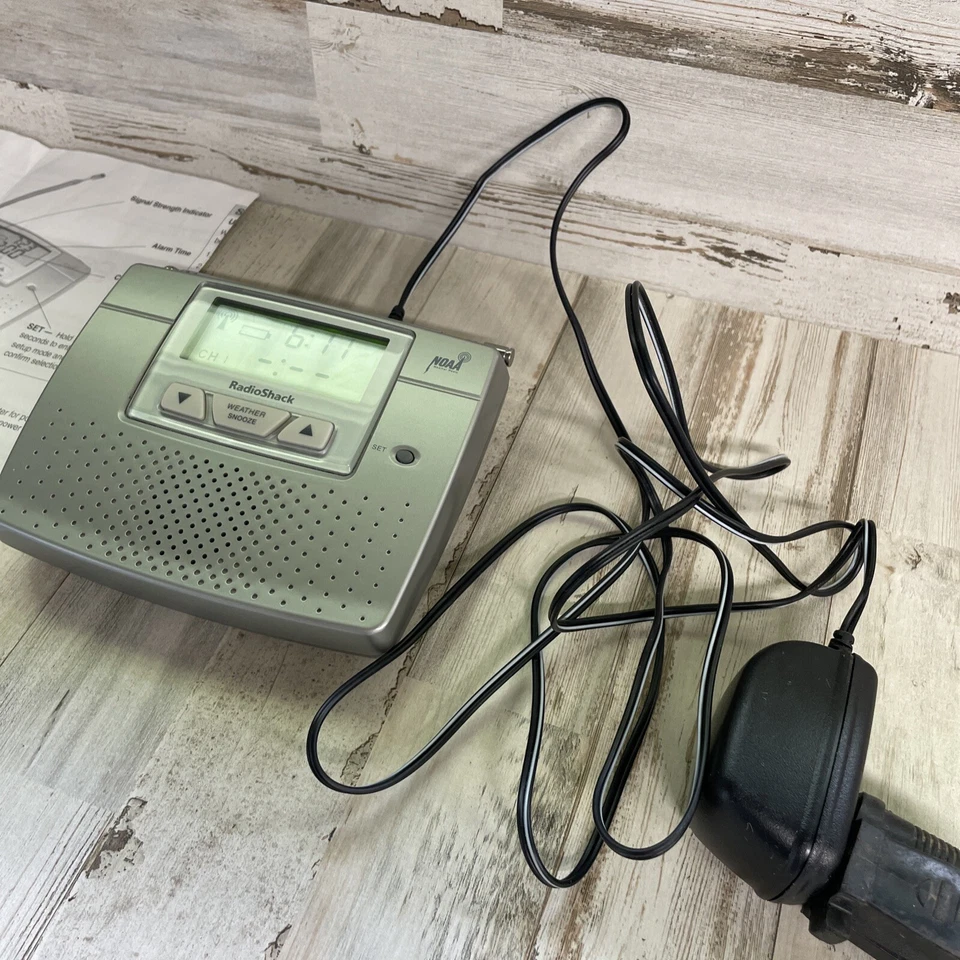 RADIO SHACK BEDSIDE NOAA WEATHER ALERT RADIO LCD CLOCK W/ SNOOZE 12-260 + Manual - Image 4 of 4