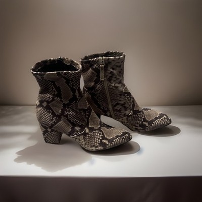 Steve Madden Snake Skin Print Ankle Boots Womens SZ 8 Medium Block Heel Zip Up