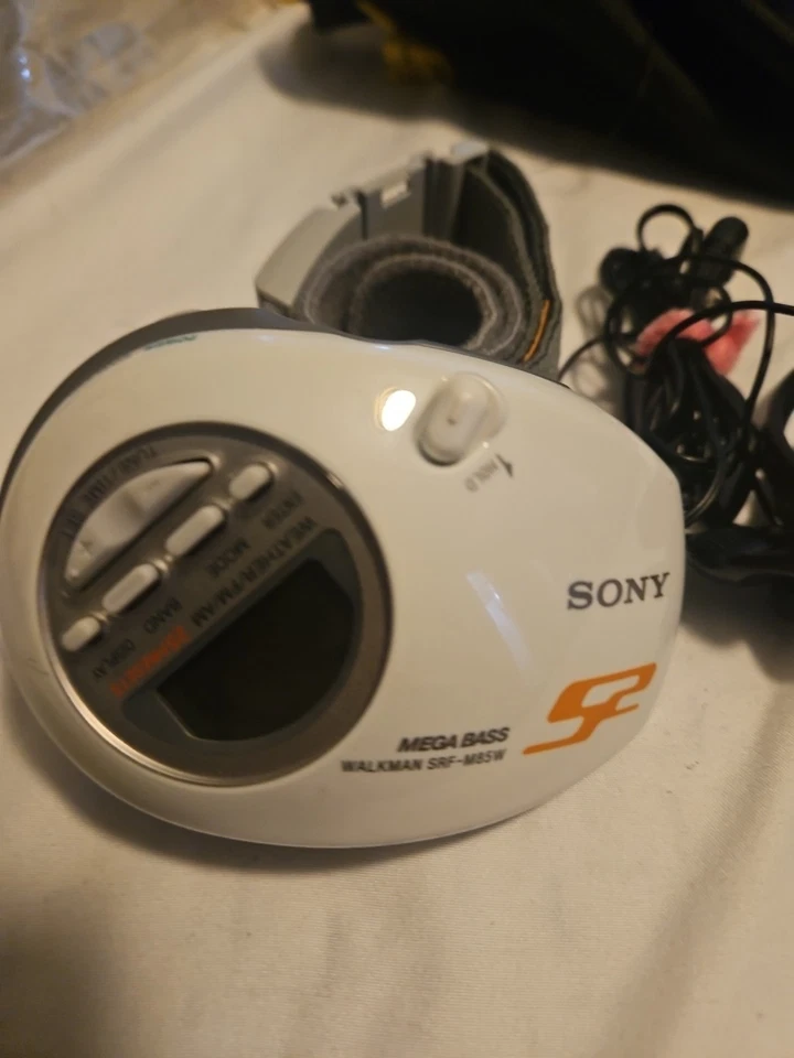 Sony SRF-M85V - 25 Sports Walkman Personal Radio  Original Headphones TESTED@77 - Image 2 of 4