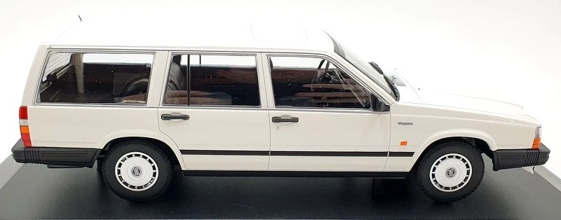 Minichamps 1/18 масштаб 155 171772 Volvo 740 GL перерыв 1986 - белый - Изображение 4 из 4
