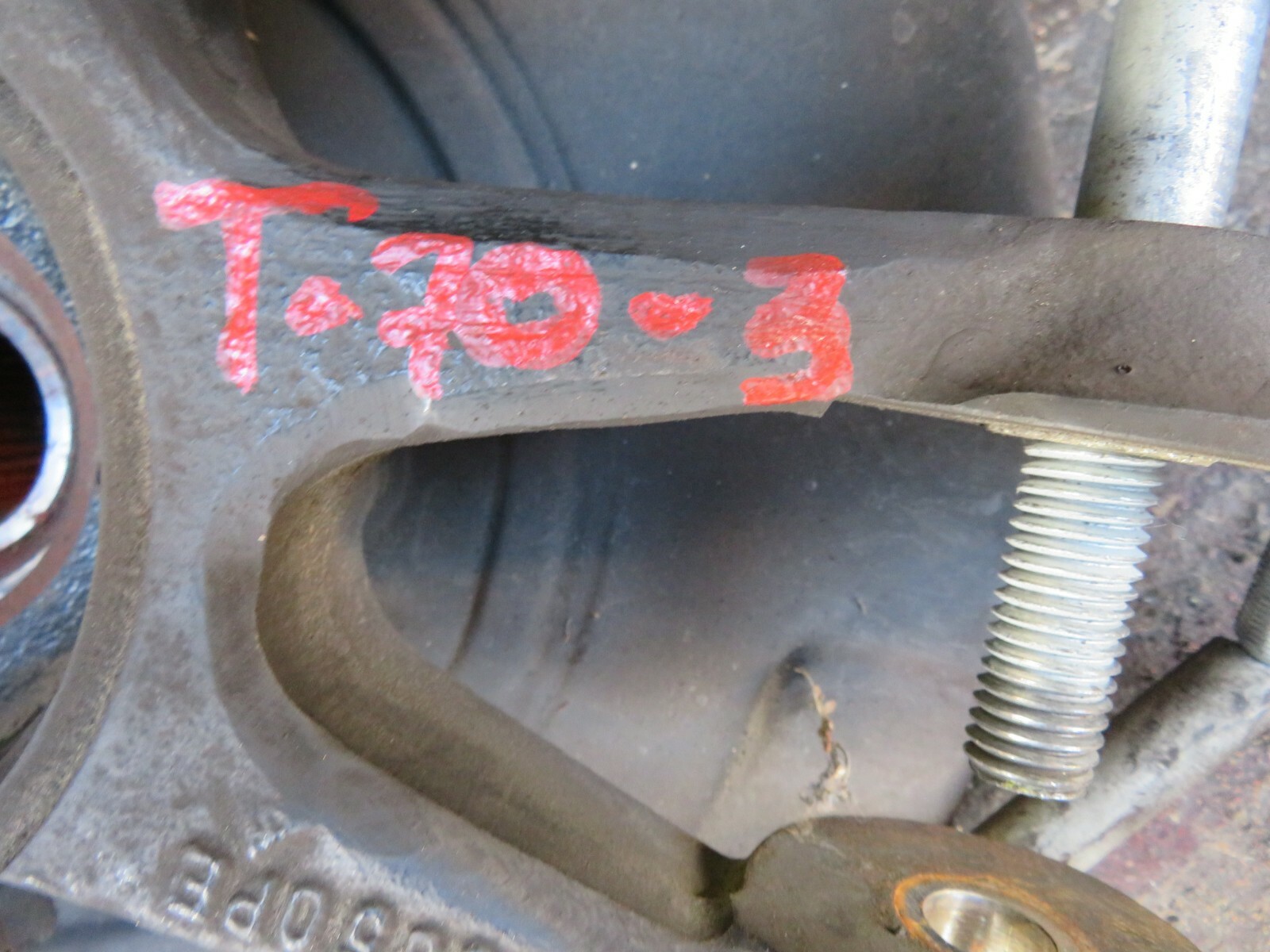 1999-2004 BENTLEY ARNAGE RED LABEL REAR RIGHT PASSENGER SIDE SPINDLE KNUCKLE OEM