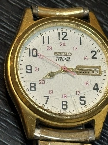 Seiko Men's Vintage Gold Tone Day/Date Quartz Watch 7N43-9048