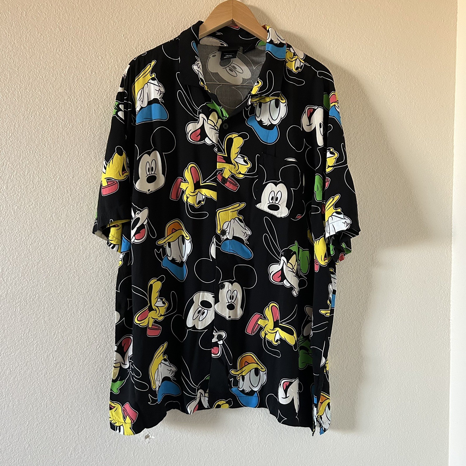 Disney Mens Character Button Down Short Sleeve Shirt, 3XL