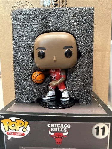 Funko POP! NBA Chicago Bulls #11 Die-Cast Michael Jordan - Non Chase