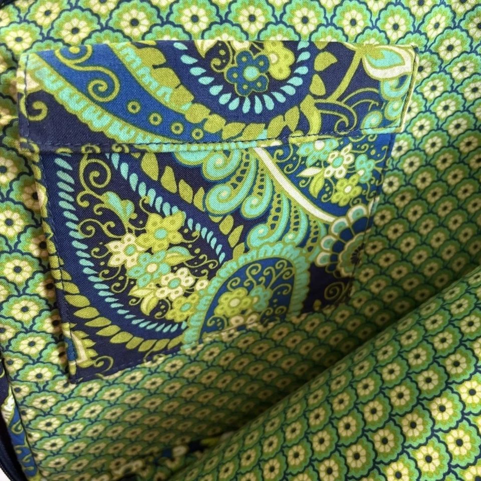 Vera Bradley Laptop Sleeve em Padrão Rhythm and Blues 14" X 11" - Imagem 4 de 4