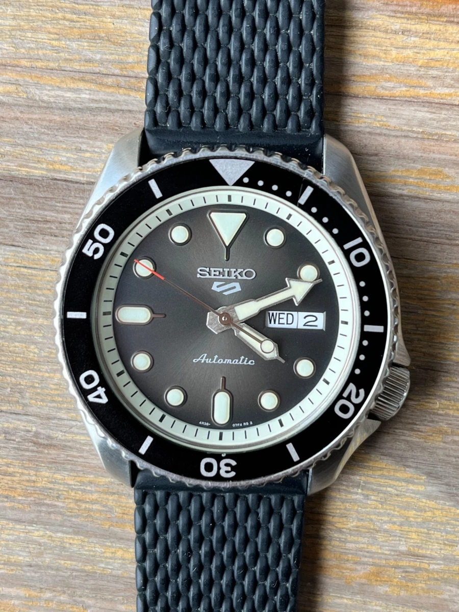 Seiko 5 Sports Mechanical (Automatic) Rubber Band Wristwatches for