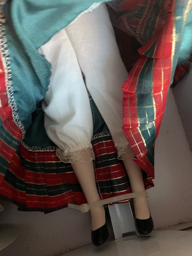 Collectible Memories Porcelain Dolls: Christine & Emily 22” - Imagen 10 de 12