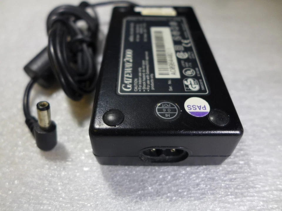 100% geprüft. Funktion wie NEU !!! Netzteil GATEWAY ADP45CB 19V 2,4A - Bild 2 von 2