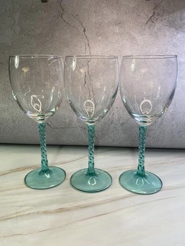 (2) assorted pieces of Recollections. Vintage Glassware Federal Indiana Glass Co