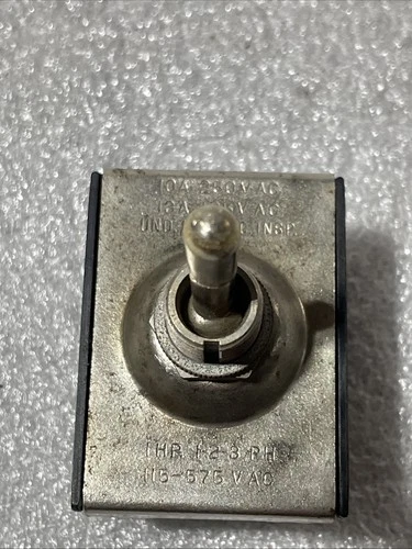 CARLING 1 H.P. 3 PHASE TOGGLE SWITCH 13 A AT 125 VAC, 10 A AT 250 VAC Preowned