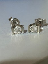 Fully Hallmarked 9ct White Gold Solitaire Diamond Stud Earrings (0.25 ct each)