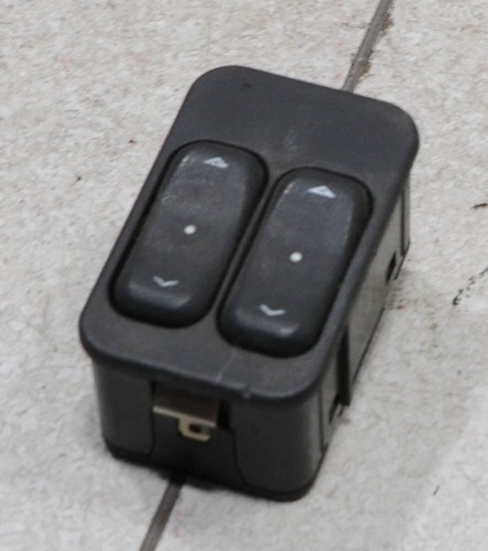 OPEL Corsa C F08 Bj 2001 Schalter Fensterheber vorne Links 2 fach #61378-B421