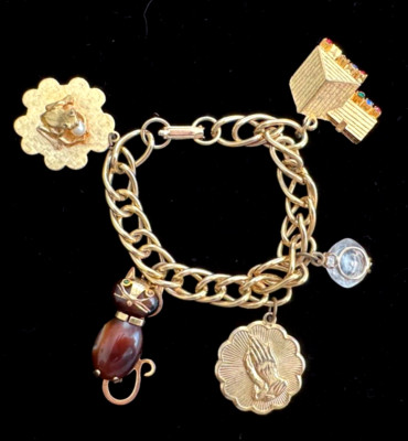 Vintage OBCO Gold Tone Charm Bracelet w/Frog House Cat Serenity Prayer Charms 7''