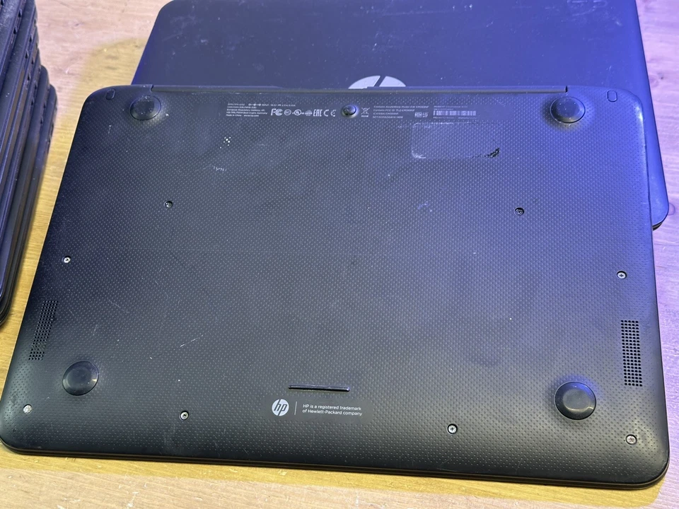 (Lote de 11) HP Chromebook 14 G3 K4K11UT#ABA - Solo para piezas - Faltan pantallas Foto 3 de 3