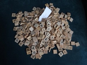 LOT OF 500 MORE RECENT SCRABBLE WOOD TILE PIECES FOR ARTS AND CRAFTS EC #3