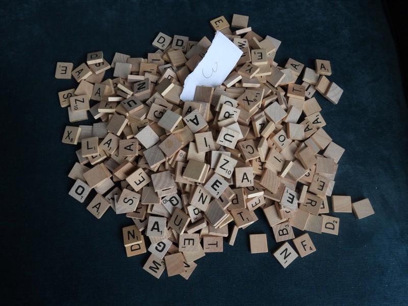 LOT OF 500 MORE RECENT SCRABBLE WOOD TILE PIECES FOR ARTS AND CRAFTS EC #3