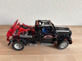 LEGO&reg; Technic Pick-Up Truck Fred's Garage / Set 9395 | Used