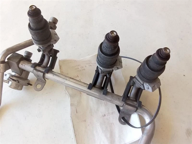 AUDI CABRIOLET 1994-1998 2,8 L RIEL DE COMBUSTIBLE CON INYECTORES OEM USADO PROBADO Foto 4 de 4