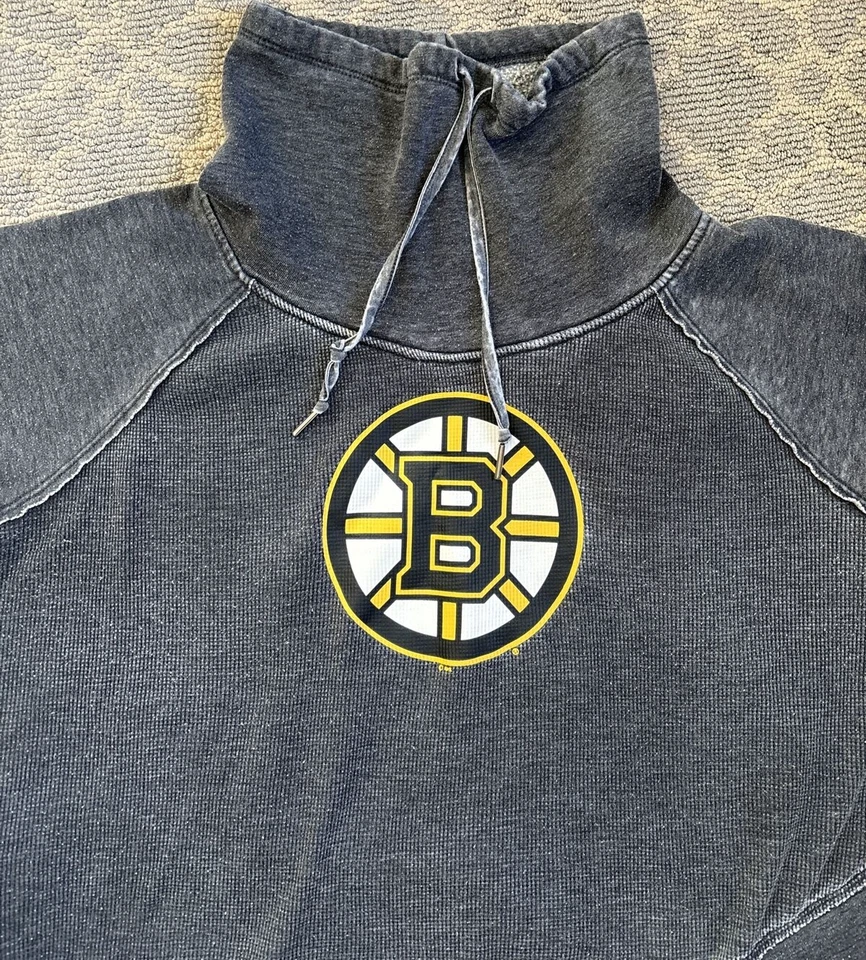 Moletom Boston Bruins Alyssa Milano Touch feminino gola alta preto GG - Imagem 2 de 4