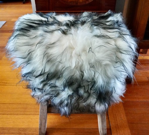 A Stunning Dark Tipped Long Wool Icelandic Sheepskin Rug From The Arctic Circle - Picture 7 of 10