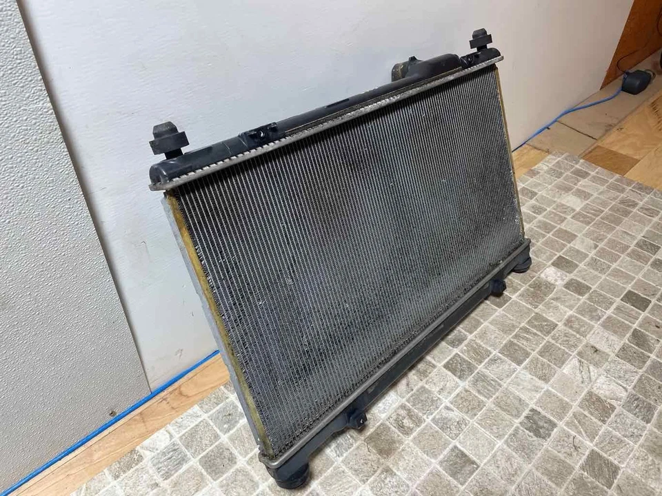 Radiador de refrigeración del motor usado 422133-5611 para LEXUS IS250 2006-2015 2,5 L Foto 3 de 4