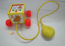 Vintage 1970 Fisher Price Peek A Boo Block Con Pompa Funzionante Baby Pull Giocattolo #1
