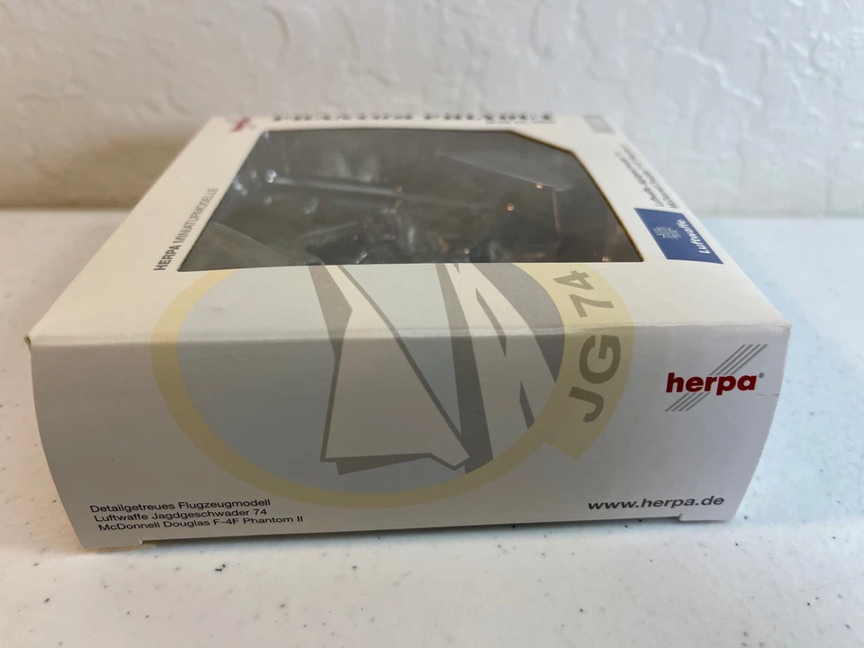 HERPA WINGS 552271 LUFTWAFFE F-4F ICE JG74 1/200 SCALE DIECAST MODEL - Image 4 of 4