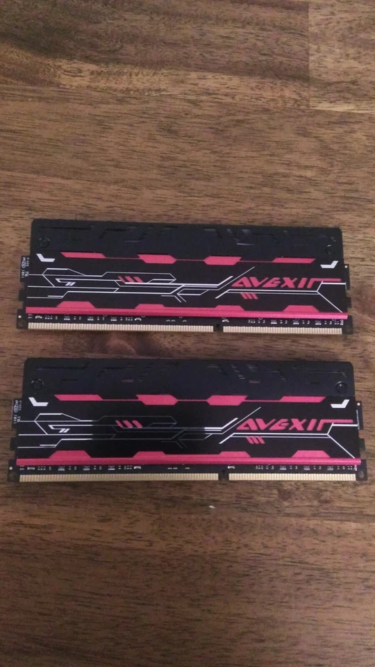 Avexir Blitz Original Dual Channel White LED 2x4GB DDR3-1866C9 1.65v Foto 4 de 4