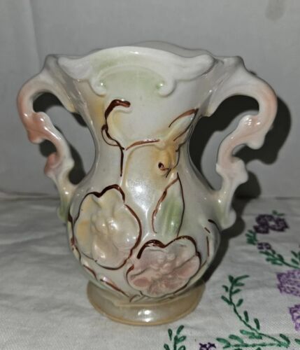 Vintage Brazilian Lusterware Iridescent Raised Flowers Double Handle Vase 5"  - Afbeelding 1 van 8