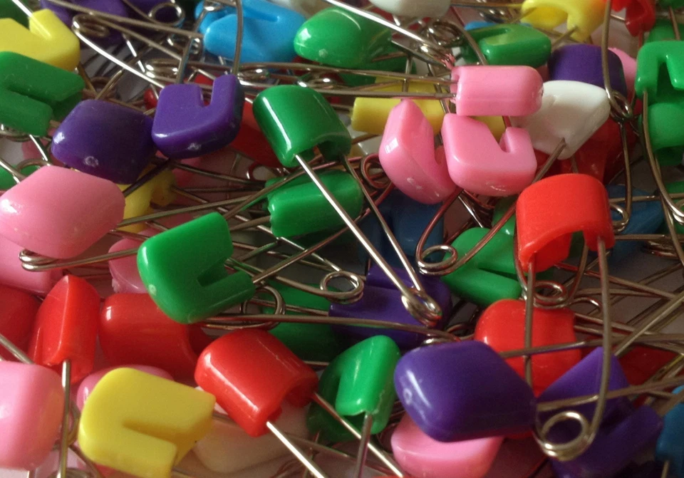 B R TRIMMINGS MIXED COLOURED BABY NAPPY DIAPER CLOTH PINS 40MM SAFETY PINS NAPPIES CRAFT CLIPS