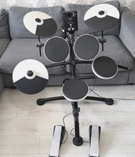 Roland TD-1 K Electronic Drum Kit With new Behringer Headphones + new Drumsticks
