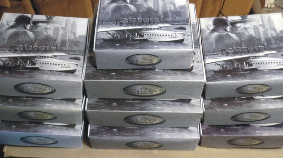 neun (9) ATLAS  Flugzeuge Silver Edition in OVP, M:  1 : 200 - Bild 2 von 4