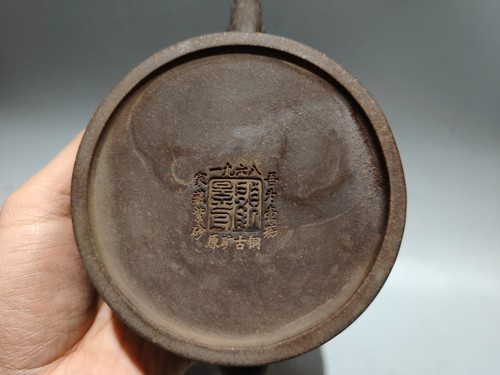 Exquisita tetera china de arcilla Yixing Zisha hecha a mano (刻字龙壶 底款:顾景舟) - Imagen 9 de 9