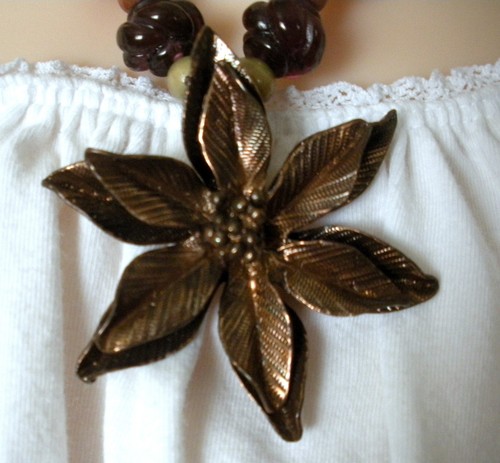 "Collar colgante con cuentas de flor de cobre marrón naranja de varias hebras Cookie Lee 16" - Imagen 3 de 7
