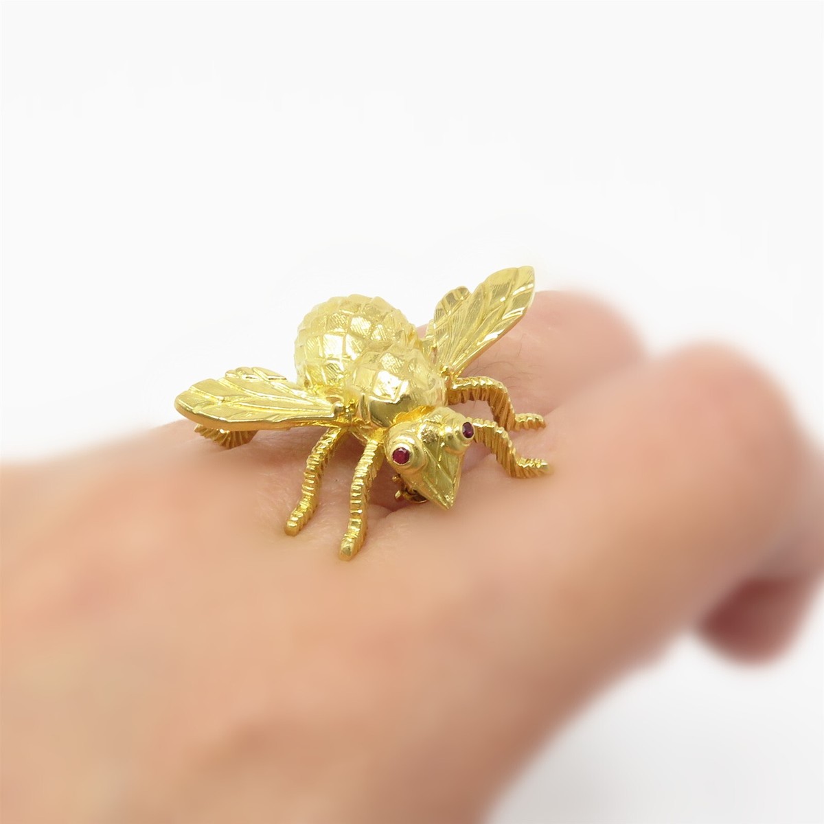 NYJEWEL Tiffany & Co. 18k Yellow Gold Insect Bee Pin Brooch NYJEWEL Tiffany & Co. 18k Yellow Gold Insect Bee Pin Brooch