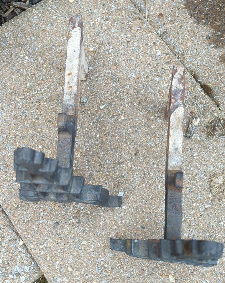 Raro y Ornamentado Antiguo Hierro Fundido Andirons Torre Asiática Pirámide Pagoda  Foto 4 de 4