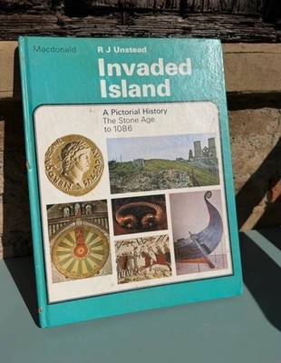 Vintage Buch Invaded Island 1971 Macdonald Educational